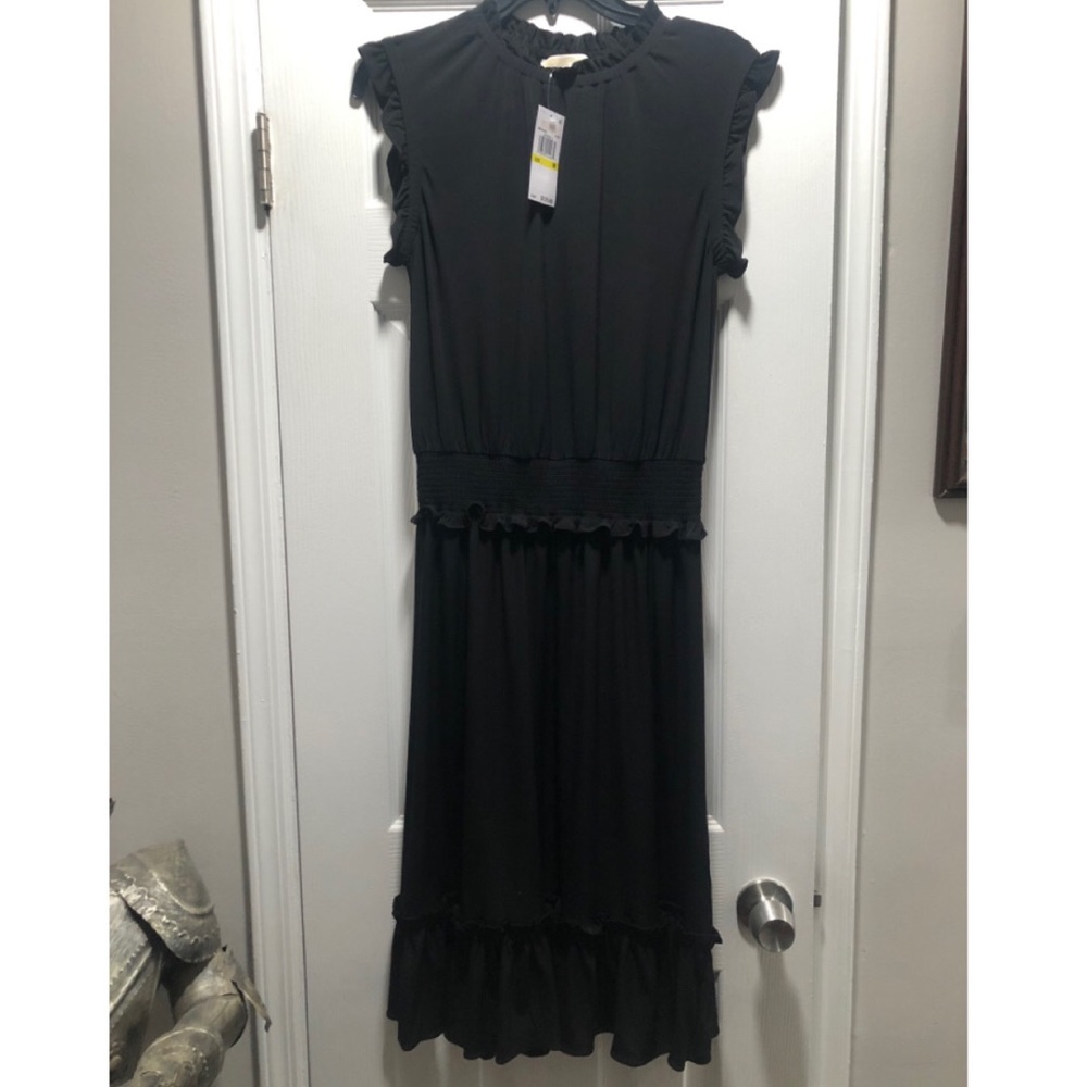 🆕Michael Kors Sleeveless Smocked Dress